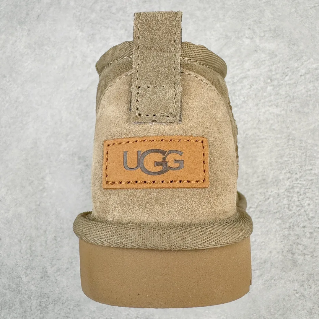 Pick up locally 💰520 UGG 6109 Zhou Dongyu Mini short boots, autumn and winter sheep fur integrated snow boots. All shoes are made from the same factory as ZP. Longfeng A-grade Australian imported sheep fur integrated men's and women's boots. Brand OEM production line. Fully follow the ZP process. OEM original pattern maker. Adhering to the principle of no original shoes and no development selection. Pay attention to every detail. The most authentic version on the market. TREADLITE "light wing" technology outsole. Lightweight/durable/flexible/pile type 35 36 37 38 39 40 41 42 43 44 45 Coding: by2936060